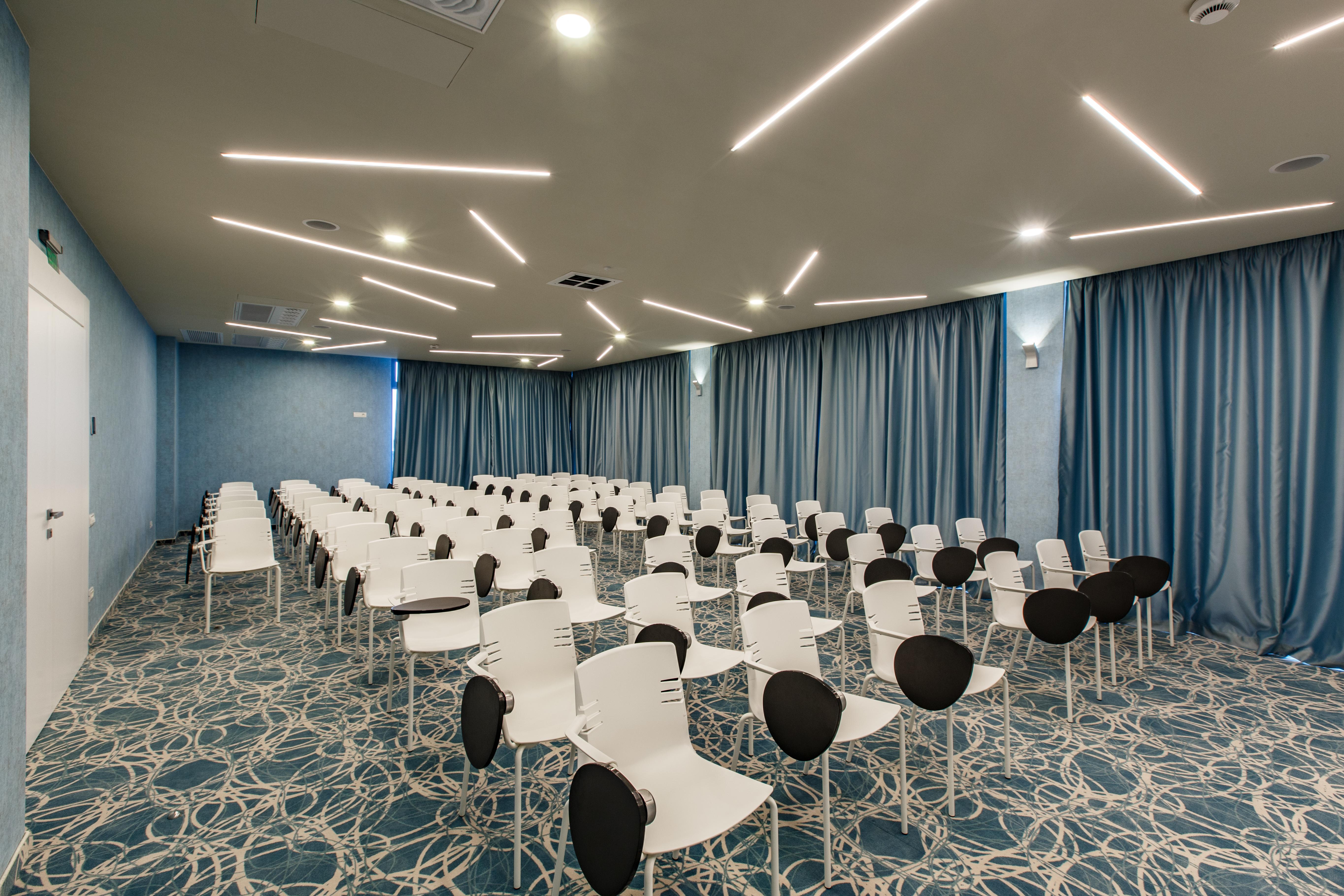 Hotel Opera مامايا المظهر الخارجي الصورة